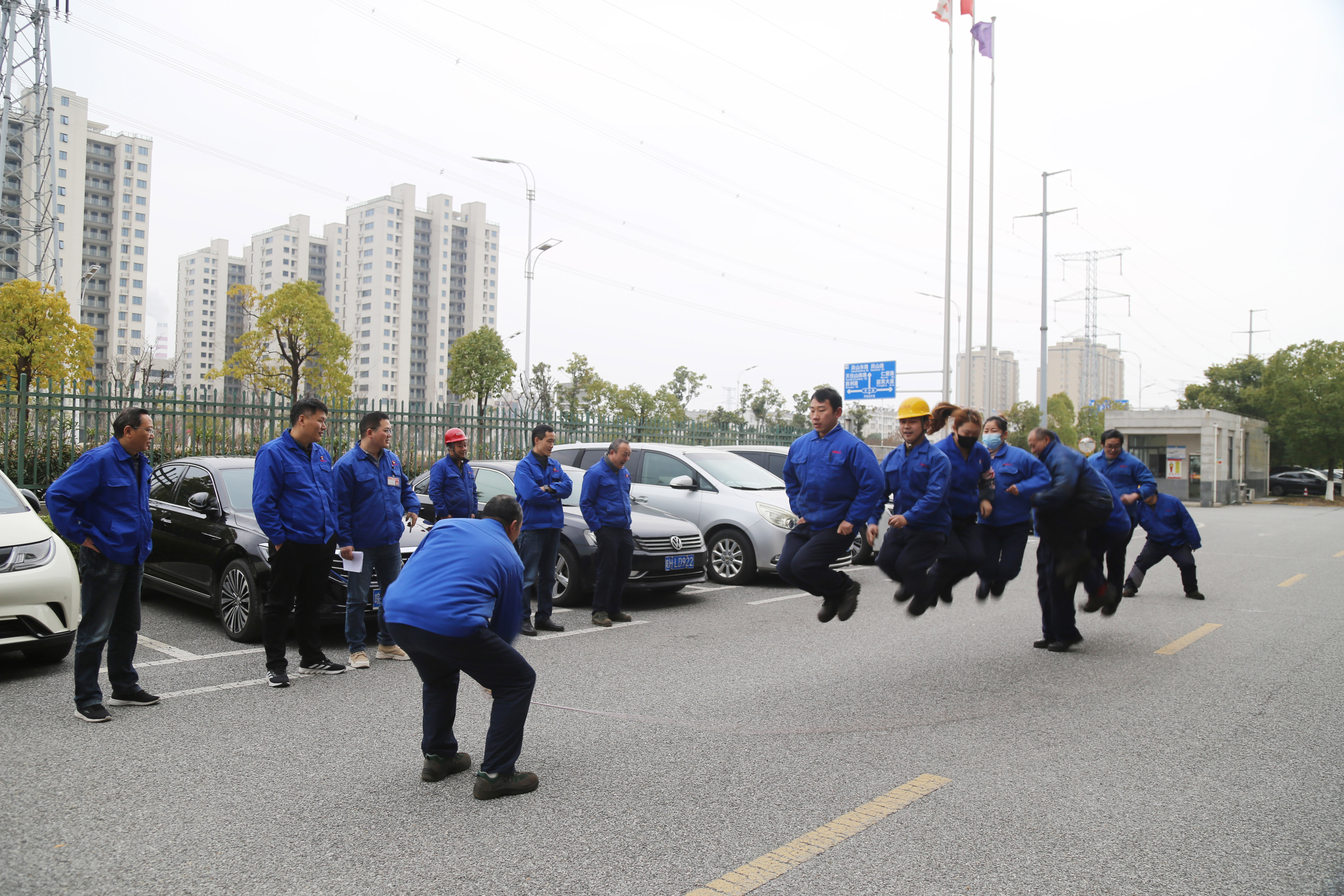 跳長繩.jpg