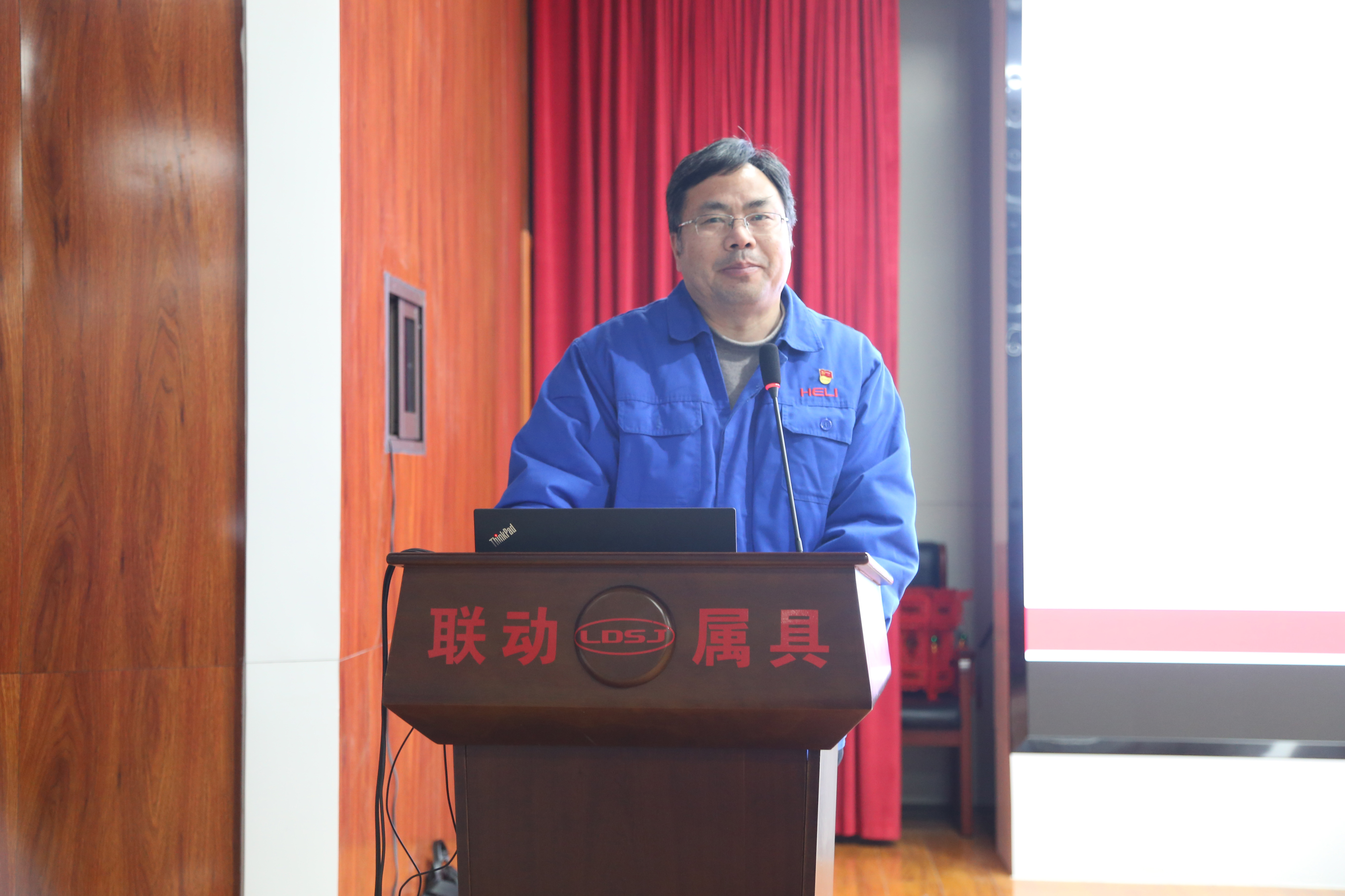 公司黨委委員、副總經(jīng)理夏萬軍作總結(jié)講話.jpg